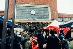 Markkinoiden painopiste on laadukkaissa ruokatuotteissa, designissa ja vastuullisesti valmistetuissa lahjoissa, jotka heijastavat Teurastamon roolia korkealaatuisena kaupunkikulttuurin, käsin tekijöiden ja ruokaperinteen kohtaamispaikkana.