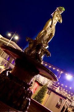 Manta on saanut kutreilleen havuseppeleen.