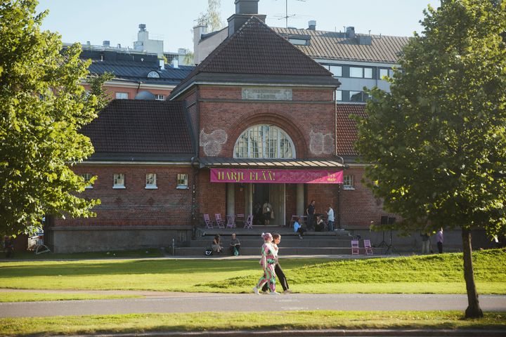 Harjun vanhan ruumishuoneen käyttöönotto on tuonut alueelle mukavaa elämää ja positiivisia kohtaamisia.