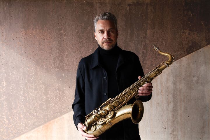 Kansainvälisesti arvostettu ja kesällä enimmäkseen ulkomailla keikkaileva Timo Lassy Trio nousee Teurastamo Jazzin lavalle lauantaina 4.7.