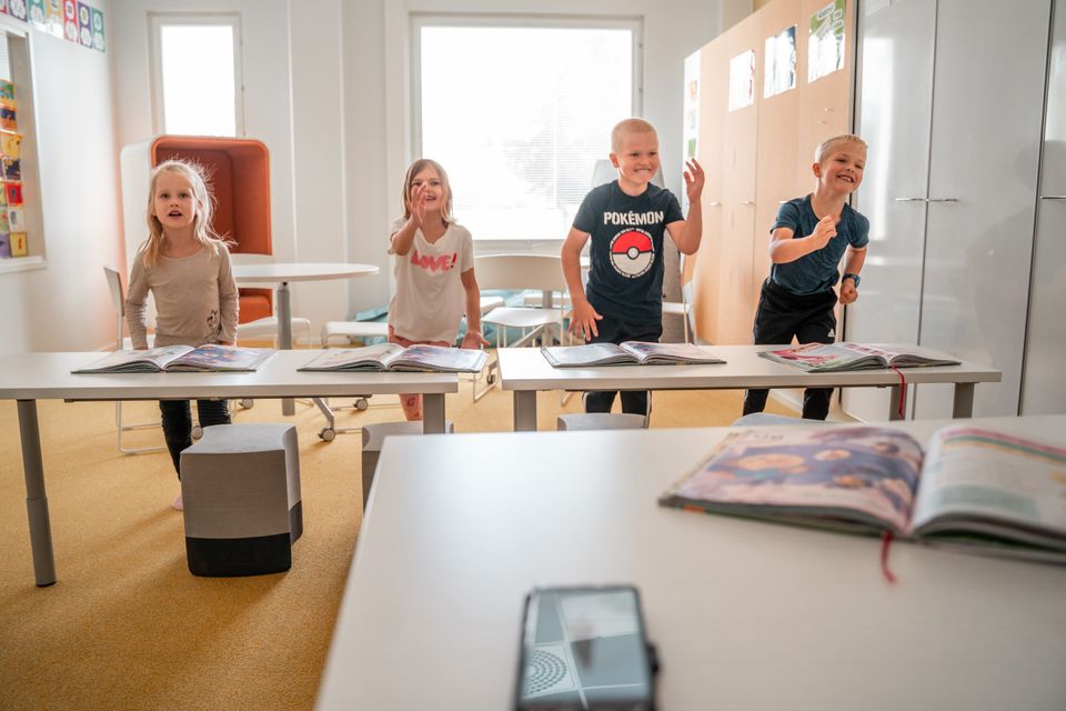 Monipuolinen liikkumiseen liittyvä taitoharjoittelu on tärkeää erityisesti lapsuudessa, jolloin hermosto on hyvin vastaanottavainen uusien taitojen oppimiselle, kertoo Tampereen yliopiston väitöskirjatutkija Jenny Gustafsson. Konsta Lattu