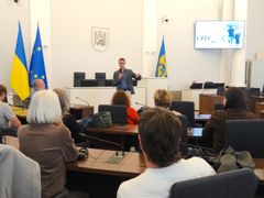 Lvivin kaupungin investointijohtaja Andriy Pavliv esitteli tamperelaisdelegaatiolle alueen arkea ja liiketoimintamahdollisuuksia.