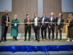 Tech Hub Finlandin avajaisissa leikattiin avajaisnauha.