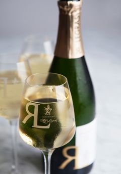 Ranskalaisesta R&L Legras-samppanjasta on muodostunut nimikkosamppanjamme.