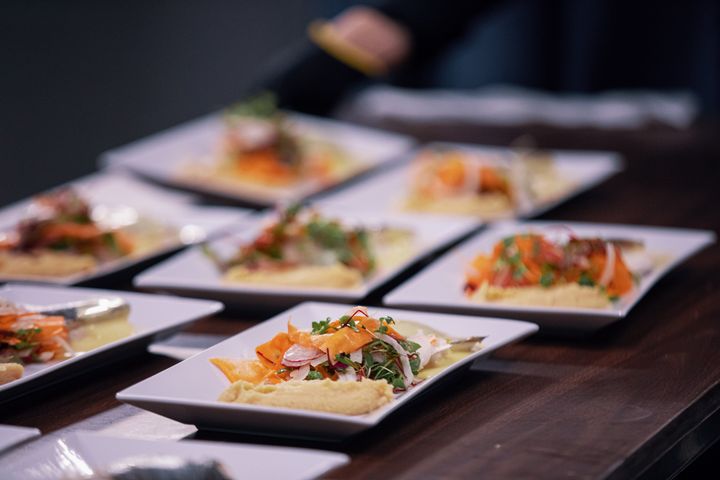 Food & Events Tapahtumaravintolat tunnetaan laadukkaasta ja ammattitaitoisesta palvelusta sekä huolella valmistetusta ruoasta ja juomasta. Yritys toimii lukuisilla tapahtuma-areenoilla ja kulttuurikeskuksissa sekä operoi useita ruokaravintoloita.