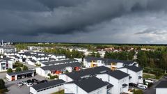 Sadepilvi kaupungin yllä