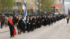 Oulun yliopiston promootiokulkue Kirkkokadulla vuonna 2022.