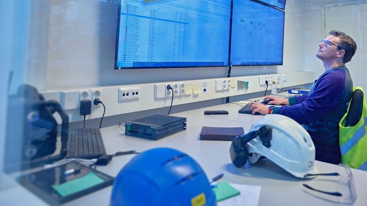 Tutkija Ari Isokangas Oulu Mining Schoolissa, kuva Mikko Törmänen.