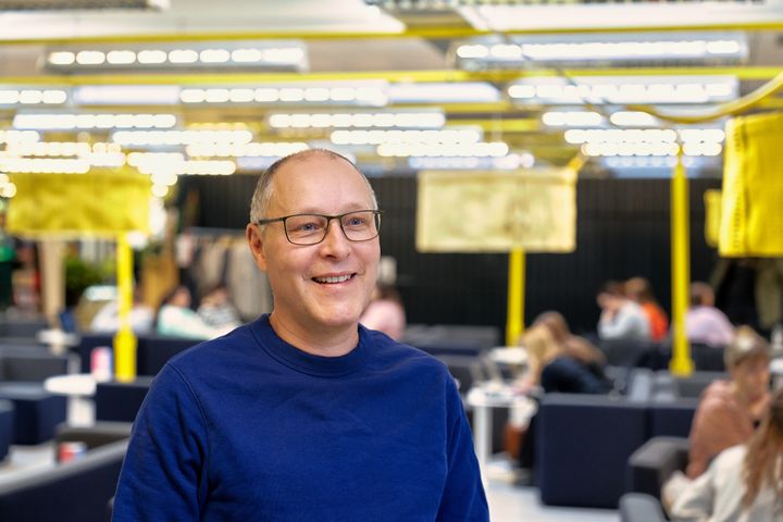 Oulun yliopiston Innovaatiokeskuksen johtaja Jouko Uusitalo tietää, että ideoiden esiin nostaminen edellyttää jatkuvia kohtaamisia tieteen tekijöiden ja tutkijoiden kanssa.