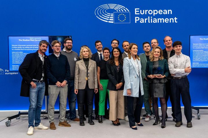 Vuoden 2025 Daphne Caruana Galizia ‑journalistipalkinto myönnettiin tutkimukselle Venäjän varjolaivastosta. © EP