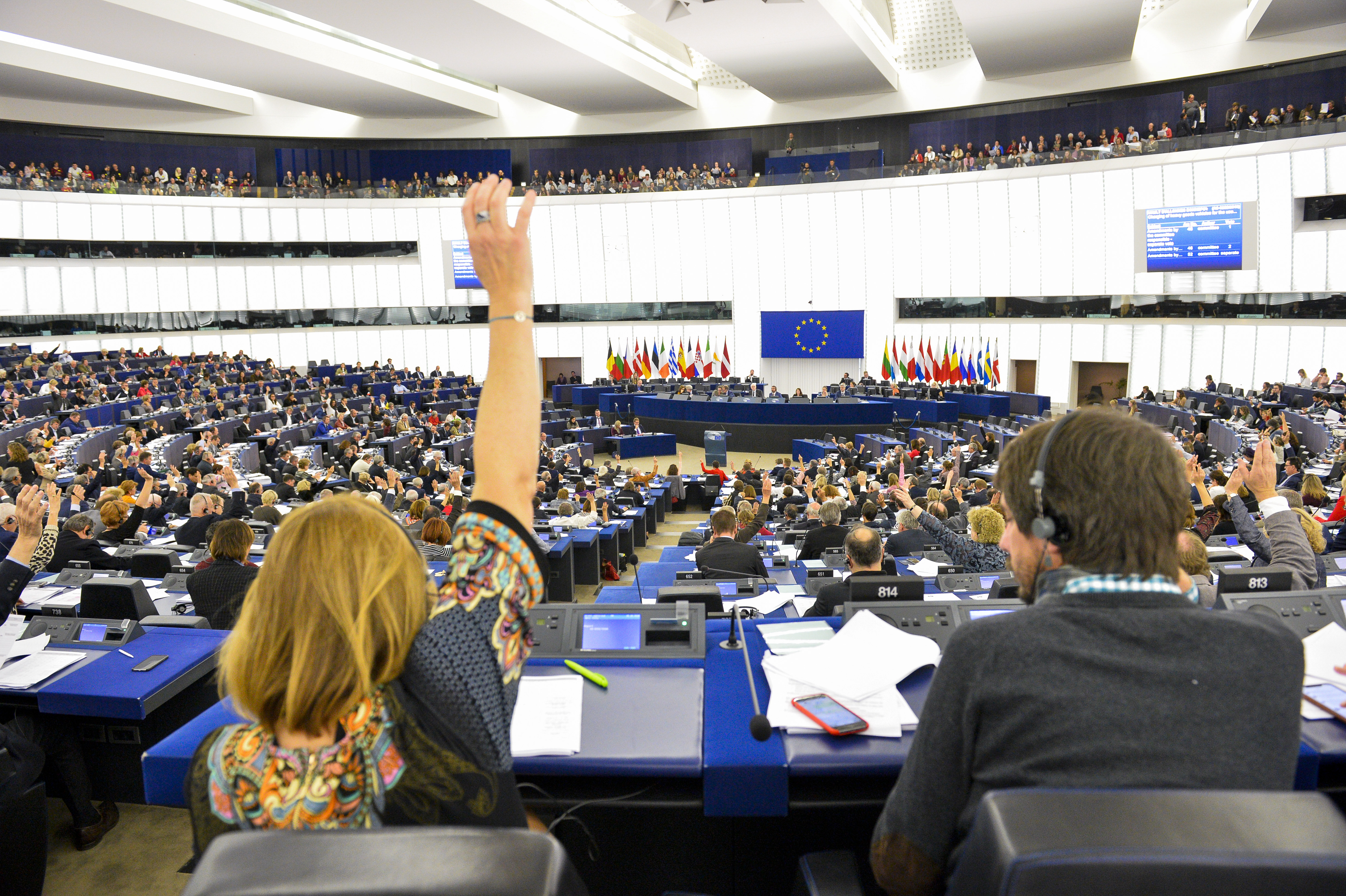 Euroopan parlamentti käsittelee Kiina-strategiaa ja somen ikärajoja lokakuussa