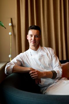 Jonathan Slotte työskentelee keittiömestarina ravintola Palacessa Helsingissä.