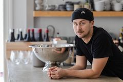 28.–31. toukokuuta Snickarin keittiön ottaa haltuunsa Michelin-ravintola Vår:in perustaja Niko Lehto.