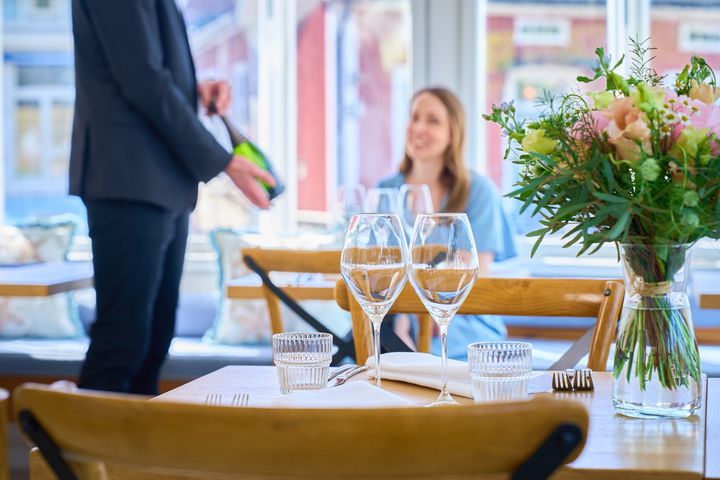 Snickari Summer Chefs -viikot ovat vakiinnuttaneet paikkansa osana Naantalin ruokakesää. Ravintolan oma kesämenu rakentuu tänäkin vuonna pohjoismaisista mauista, lähiruoasta ja sesongin parhaista raaka-aineista.