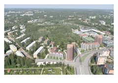 Kaksi tornia -suunnitelma sovitettu ilmakuvaan. Patterimäen alue nähtynä idän suunnasta. Pitäjänmäentien ja Pajamäentien risteys etualalla.