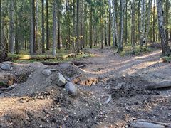 Luontoarvoja heikentävä maanmuokkaus ei kuulu vastuulliseen harrastamiseen.