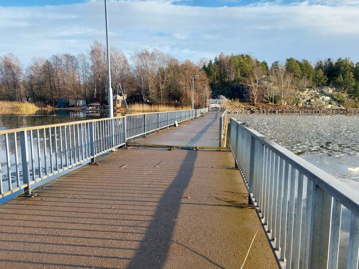 Tarvonsalmen silta Munkkiniemessä.