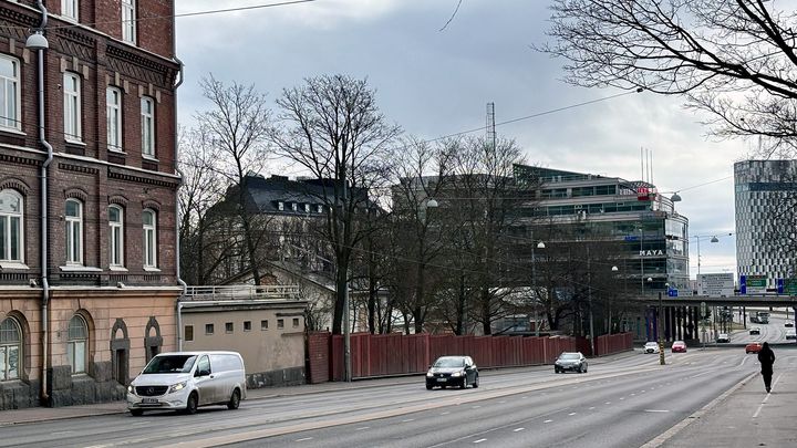 Mechelininkatu kuvattuna entisen Marian sairaalan kohdalta etelään päin.