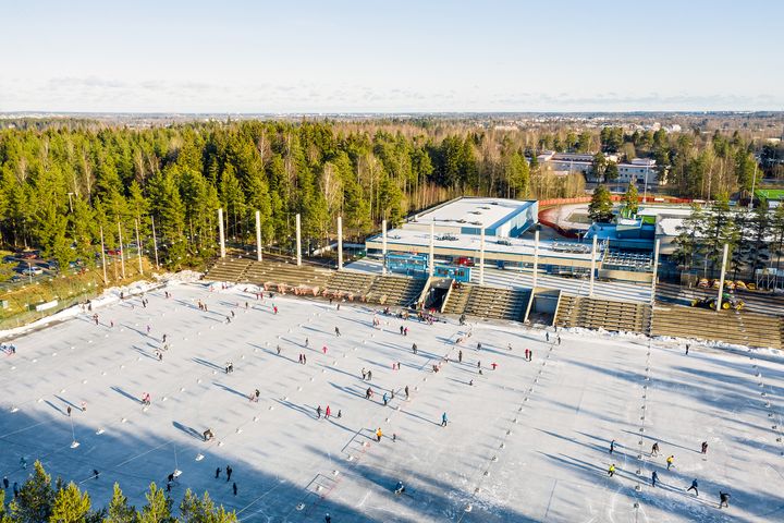 Oulunkylän tekojääkenttä ilmakuvassa.