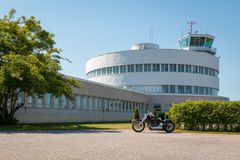 Julkisivu palautetaan alkuperäisen ilmeen mukaiseksi.