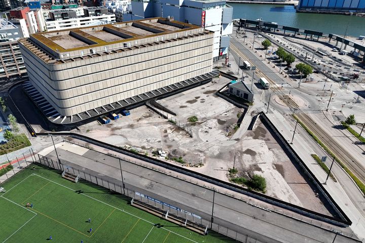 Ett bad- och idrottscenter planeras på Busholmen.