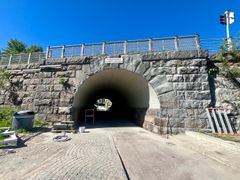 Alikulku tiistaina 25.6.2024. Ennen avausta tunneli vielä pestään ja kattoon asennetaan uusi valaistus.