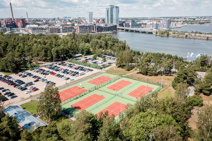 Mustikkamaan urheilukenttä ilmakuvassa.
