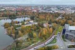 There are plenty of valuable trees in Lapinlahti. They are mostly located in other parts of the park. After construction, the above-ground area of the tunnel is landscaped with bushes and other vegetation. In further planning, the tunnel entrance and the Baana are adapted to the cultural-historically valuable environment.