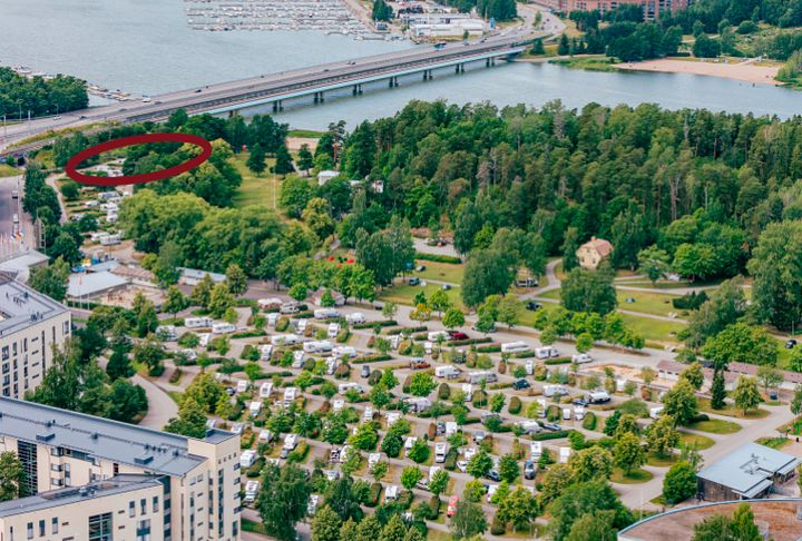 Ilmakuva Rastilan leirintäalueesta. Liikennekaupunki rakennetaan Vuotien ja Rastilan metroaseman läheisyyteen.