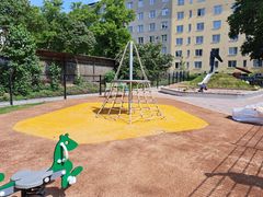Linannkoskenpuiston leikkialuetta.