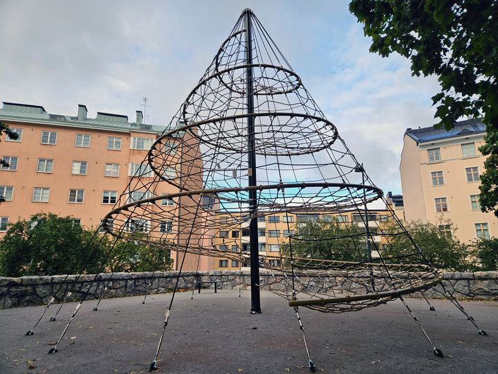 Kiipeilyteline.