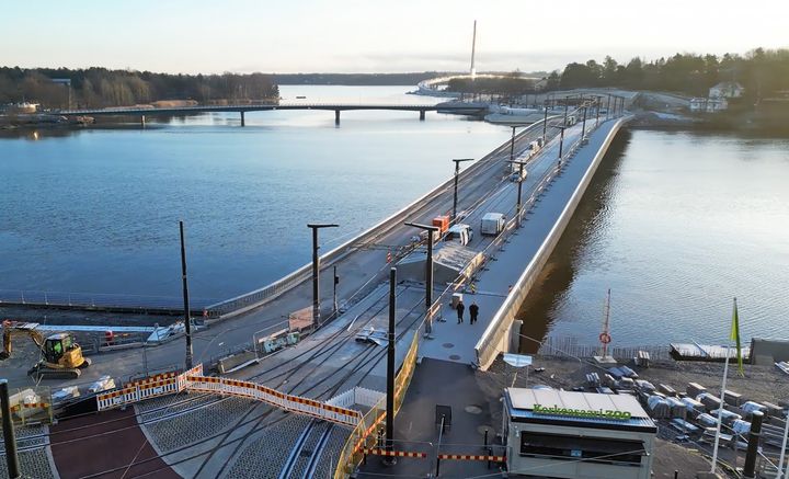 Finkensilta kuvattuna Kalasataman Nihdistä Korkeasaareen päin.