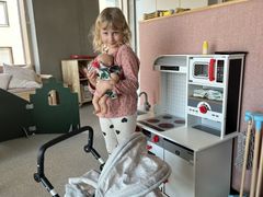 Lapsi ka leikkikaluja