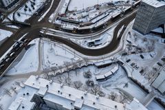 Väliaikaista meripenkerettä on rakennettu sillan itäpuolelle (kuvassa ylhäällä).