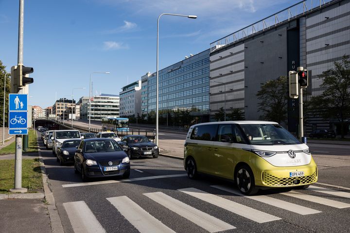 Autoja liikenteessä.