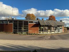 Mustikkamaan paviljonki myydään ravintolakäyttöön. Aikaisemmin rakennuksessa oli Korkeasaaren lipunmyynti.