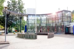 Itäkeskuksen uimahallin sisäänkäynti.