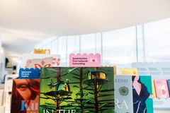 Böcker med känslomärket på centralbiblioteket Odes bokhylla.