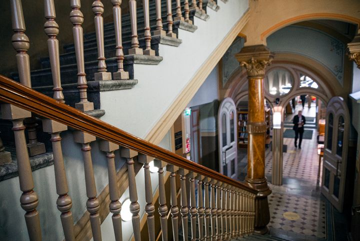 The staircase of Rikhardinkatu Library.
