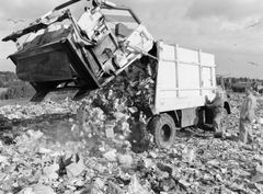 Avstjälpningsplatsen i Tali var Helsingfors huvudavstjälpningsplats 1963–1979. Till området har det senare körts fyllningsmark och det har fått namnet Talitoppen.