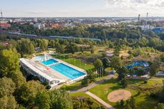 Helsingin Uimastadion kuvattuna korkealta yläilmoista.