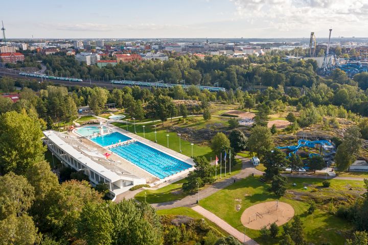 Helsingin Uimastadion kuvattuna korkealta yläilmoista.