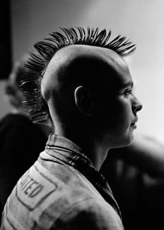 Den första irokesfrisyren i Helsingfors, Tavastia-klubben 1980.