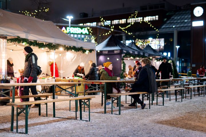 Lördagen den 29 november ordnas Nedre Malms julmarknad (kl. 11–15) framför Malms kulturhus, där lokala företag och organisationer samlas.