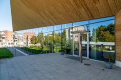 Månsasgården är ett praktexemplar på närdemokrati som betonar avgiftsfrihet och det lokala. Det ska gå att delta i all aktivitet med låg tröskel. Invånarna kan påverka programmet och utveckla det på många olika sätt.