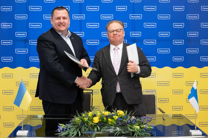 Dnipron pormestari Borys Filatov ja pormestari Juhana Vartiainen Helsingin kaupungintalolla 12.12.2023.