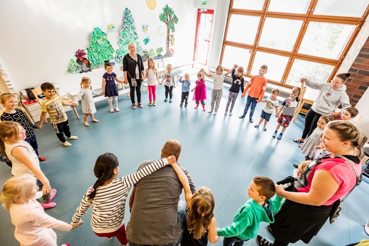 Varhaiskasvatuksen henkilöstön saatavuuden edistämiseksi on koordinaatioryhmässä tehty paljon työtä. Monet toimenpiteet ovat tuoneet helpotusta päiväkodin arkeen ja henkilöstön hyvinvointiin.