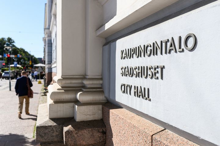 Helsingin kaupungintalon julkisivu.