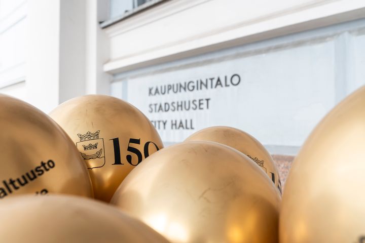 Kaupunginvaltuusto viettää juhlavuotta.