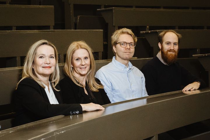 Kaupunkipolitiikan arviointineuvoston jäsenet Mirjam Kalland, Raisa Carpelan, Matti Sarvimäki ja Mikko Silliman.